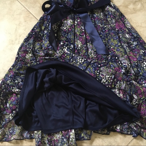 Like new Beautiful women dress size 6 - Picture 3 of 5